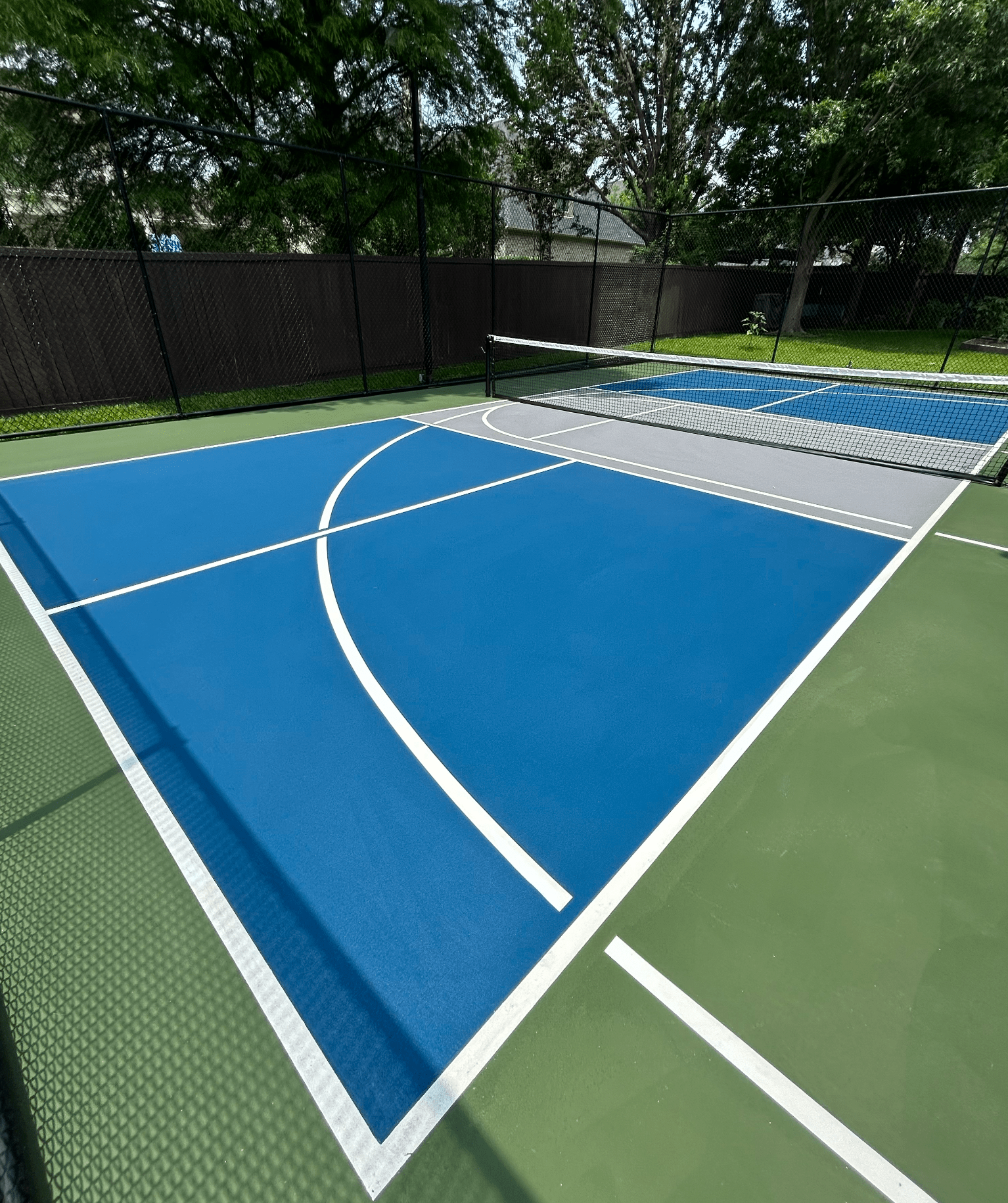 Nâng cấp sân bóng rổ - pickleball với 3 lớp sơn có 10% Hạt cao su US OPEN LAYKOLD trên nền ciment